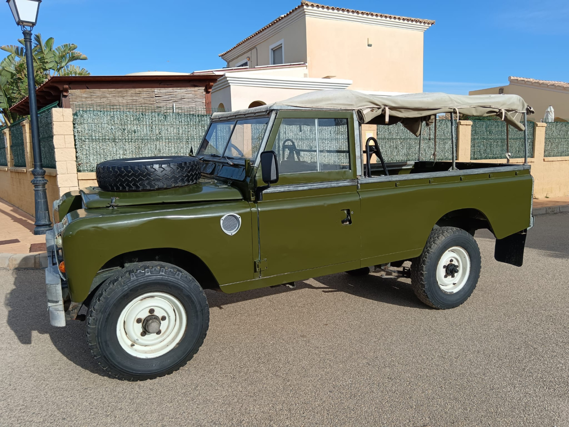 LAND ROVER 109 SERIES III